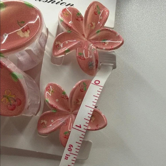 ONE Hair Clip Set with Flowers and Cherries - Picture 3 of 4